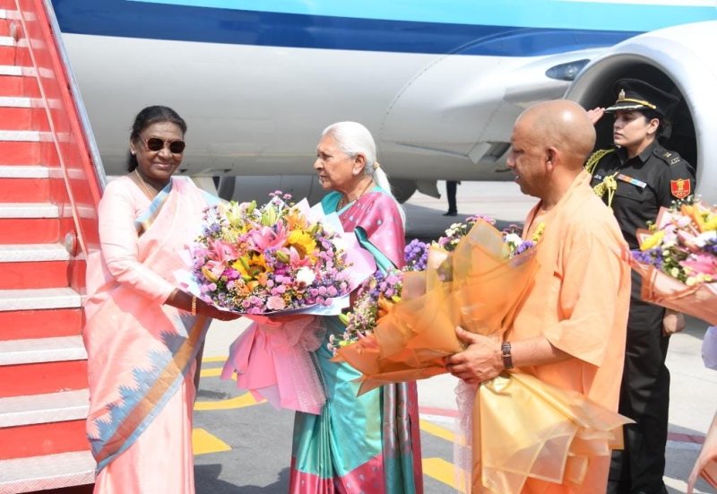 अयोध्या आगमन पर राष्ट्रपति का भव्य स्वागत, राज्यपाल और मुख्यमंत्री रहे उपस्थित