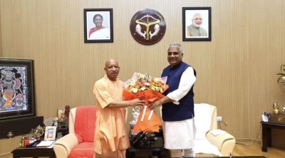 मुख्यमंत्री योगी आदित्यनाथ से केंद्रीय मंत्री भूपेंद्र यादव ने की शिष्टाचार भेंट