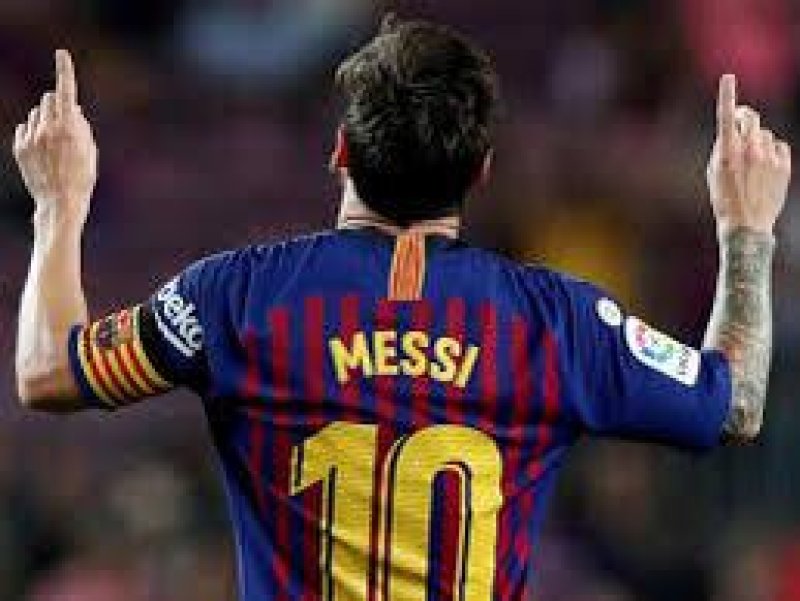 Lionel Messi’s Midnight Arrival Sparks Massive Fan Frenzy in Kolkata During GOAT India Tour 2025