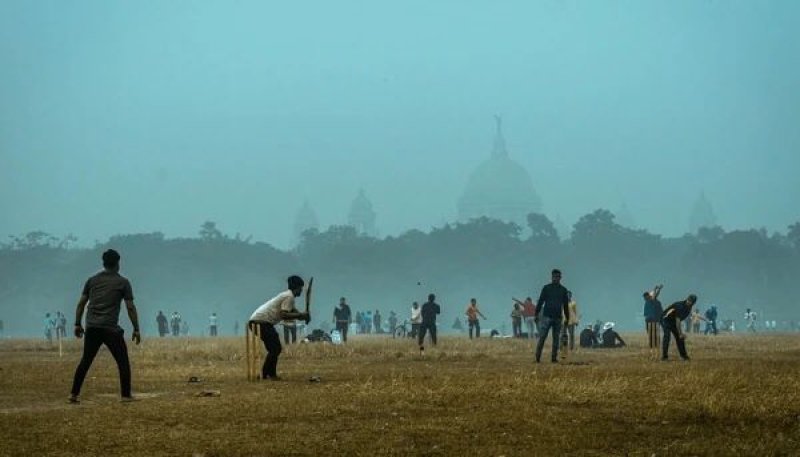 Fog-Delayed Train Forces Last-Minute Fix as UP Man Hires Labourers to Save Local Cricket Match