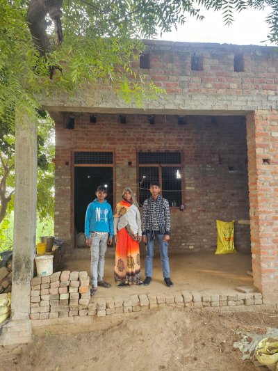 यूपी न्यूज़ : झुग्गी से पक्के मकान में पहुंची माया देवी, संकट में सहारा बनी योगी सरकार