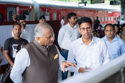 मिज़ोरम की राजधानी आइजोल पहली बार रेलवे नेटवर्क से जुड़ी, राज्यपाल ने किया सैरांग रेलवे स्टेशन का दौरा