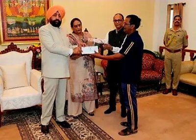 दीपावली एकता और सकारात्मक ऊर्जा का प्रतीक: राज्यपाल लेफ्टिनेंट जनरल गुरमीत सिंह
