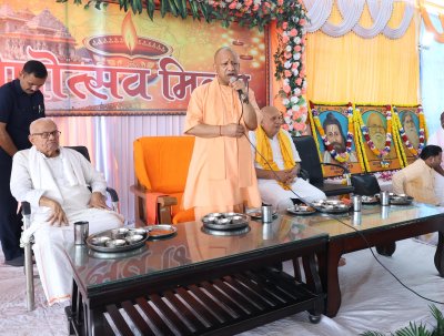 समाज तोड़क और राष्ट्र तोड़क तत्वों से रहना होगा सावधान : सीएम योगी