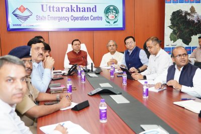 देहरादून आपदा अपडेट: सीएम धामी देर रात पहुंचे SEOC, राहत-बचाव कार्यों की समीक्षा, केंद्र ने दिलाया हरसंभव मदद का भरोसा