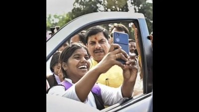 CM invokes ‘Swadeshi’ Spirit on Tribal Martyrs’ Day in Jabalpur