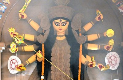 West Bengal Devotees Flock to Temples and Pandals to Celebrate Maha Ashtami