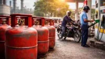 वैश्विक कीमतों में उछाल के बावजूद घरेलू LPG, पेट्रोल और डीजल की कीमतें नहीं बढ़ी: सरकार