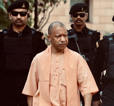 योगी के निर्देश पर कालाबाजारी पर बड़ा प्रहार, 233 एफआईआर