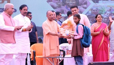 भविष्य गढ़ने की जिम्मेदारी ईश्वर ने सिर्फ शिक्षकों को दीः मुख्यमंत्री योगी