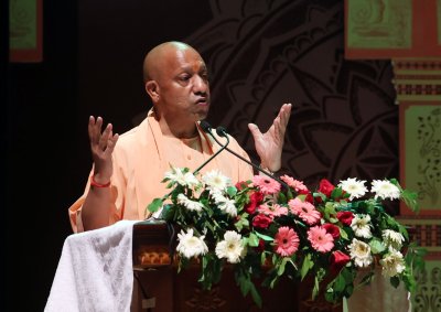 समाज का दर्पण है रंगमंच, जनचेतना बनकर समाज को नई दिशा देता है अभिनयः मुख्यमंत्री योगी