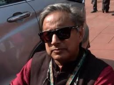 शशि थरूर के सुरक्षा गार्ड पर हमला: पुलिस ने दो लोगों को किया गिरफ्तार