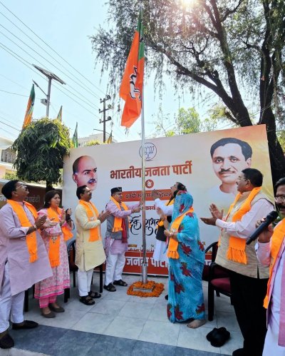 भाजपा ने स्थापना दिवस पर भरी ‘2027 हैट्रिक’ की हुंकार, देहरादून में धूमधाम से आयोजन