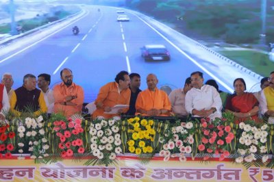 ग्रेटर आगरा बनेगा दूसरा नोएडा, रोजगार के खुलेंगे नए द्वार और आएंगी बड़ी-बड़ी कंपनियां: सीएम योगी