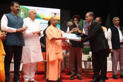 यूपी न्यूज़ : मुख्यमंत्री ने उत्तर प्रदेश कृषि वैज्ञानिक सम्मान योजना (2025-26) के तहत 15 वैज्ञानिकों को किया सम्मानित