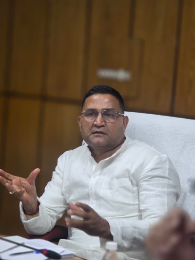 Uttarakhand : शहरी विकास मंत्री कैड़ा सख्त: योजनाएं समय पर पूरी हों, कूड़ा निस्तारण पर ठोस नीति बने