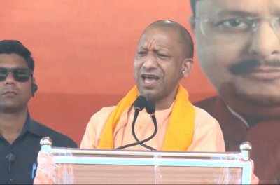 बंगाल की जनता उर्दू नहीं, बांग्ला बोलेगी, यहां नहीं चलने दी जाएगी कठमुल्लापन की संस्कृतिः मुख्यमंत्री योगी