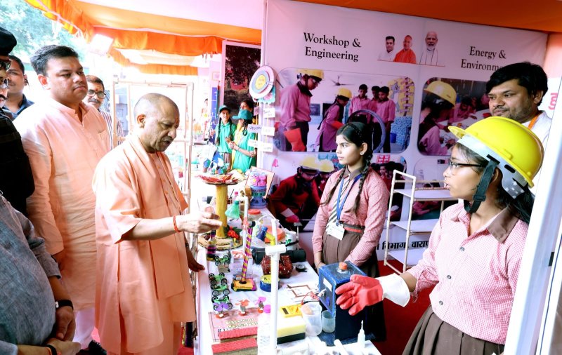 योगी सरकार का बड़ा कदम, स्कूल बनेंगे नारी शक्ति का निर्माण केंद्र