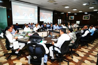 धामी सख्त: लंबित घोषणाओं पर 20 दिन में जारी हों शासनादेश