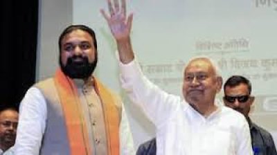 एनडीए विधायक दल के नेता बनने पर नीतीश कुमार ने सम्राट चौधरी को दी बधाई