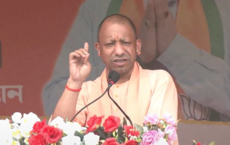 बंगाल में योगी की दहाड़! बोलें…बंगाल की सड़कों पर झाड़ू लगाएंगे गुंडे, माफिया व मौलाना