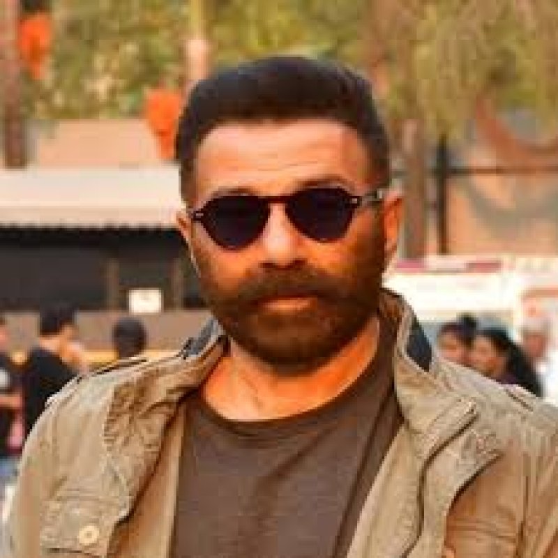 सनी देओल, \'गदर 2\' और \'बॉर्डर 2\' के बाद अब नज़र आएंगे निर्देशक एआर मुरुगदॉस के एक्शन-थ्रिलर फिल्म में