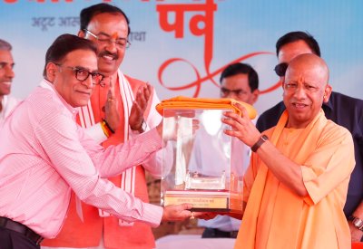 सदियों के आक्रमणों के बावजूद आज भी अडिग है सनातन आस्था: सीएम योगी