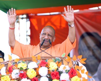 नौजवान परेशान, किसान हताश और उद्योग-धंधे चौपट, लेकिन टीएमसी सिर्फ तुष्टिकरण में लगी: सीएम योगी