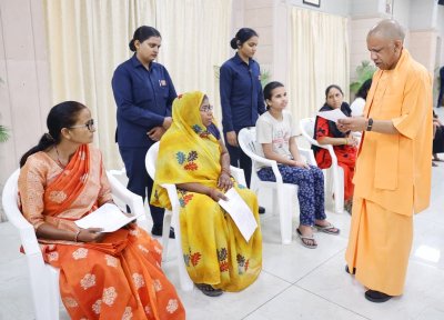 जनसेवा सरकार का कर्तव्य, इसी पथ पर चल रही सरकारः योगी