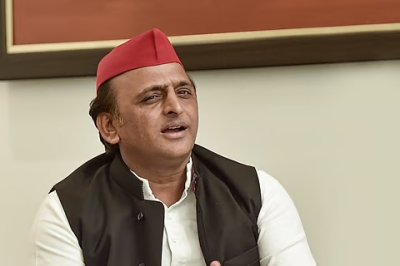 अखिलेश का बड़ा चुनावी दांव: 300 यूनिट फ्री बिजली और महिलाओं को 40 हजार पेंशन