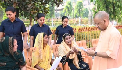 किसी की भी जमीन पर न होने पाए दबंगों का कब्जा : सीएम योगी