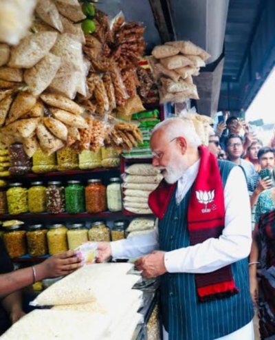 हुए तंज के साथ मोदी का बयान: “TMC को लगा मिर्ची