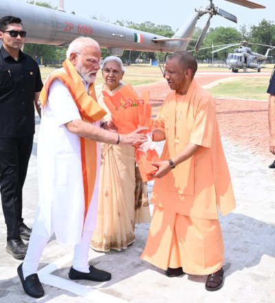 यूपी न्यूज़ : राज्यपाल व मुख्यमंत्री ने किया प्रधानमंत्री का स्वागत