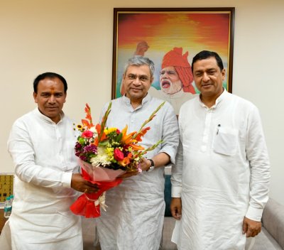 उत्तराखंड : रेल मंत्री से मिले धन सिंह रावत, प्रभावितों के मुआवजे और श्रीनगर विकास पर हुई बात