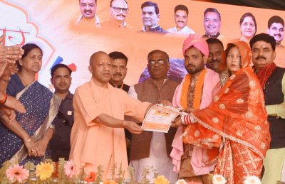 बेसहारा बेटियों का सहारा बनी योगी सरकार, 66 बेटियों की शादी कराकर निभाई अभिभावक की जिम्मेदारी