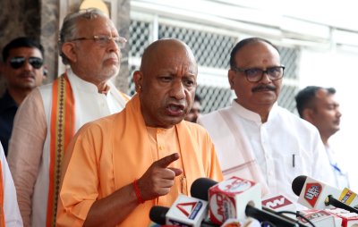 कांग्रेस और सपा जन्मजात महिला विरोधी, गिरगिट की तरह बदलते हैं रंग: सीएम योगी