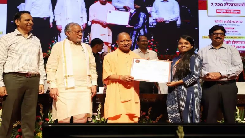 यूपी न्यूज़ : 6,252 नवचयनित लेखपालों की विभागीय अर्हकारी परीक्षा का परिणाम अनुमोदित