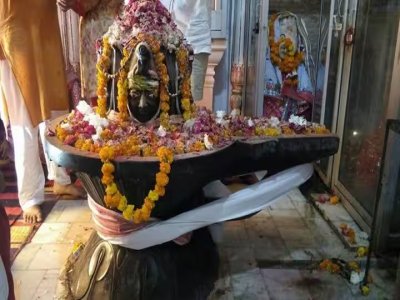 सावन के पहले सोमवार पर शिवमय हुई रामनगरी, सरयू से शिवालयों तक उमड़ा आस्था का सैलाब