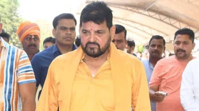 बृजभूषण के बरी होने पर विपक्ष का सरकार पर निशाना , कहा-\
