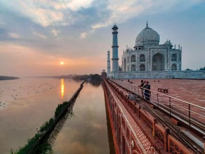 आगरा में यमुना किनारे निखरेगा प्राकृतिक सौंदर्य, योगी सरकार 3.46 करोड़ से बनाएगी भव्य \'रिवर फ्रंट पार्क\'