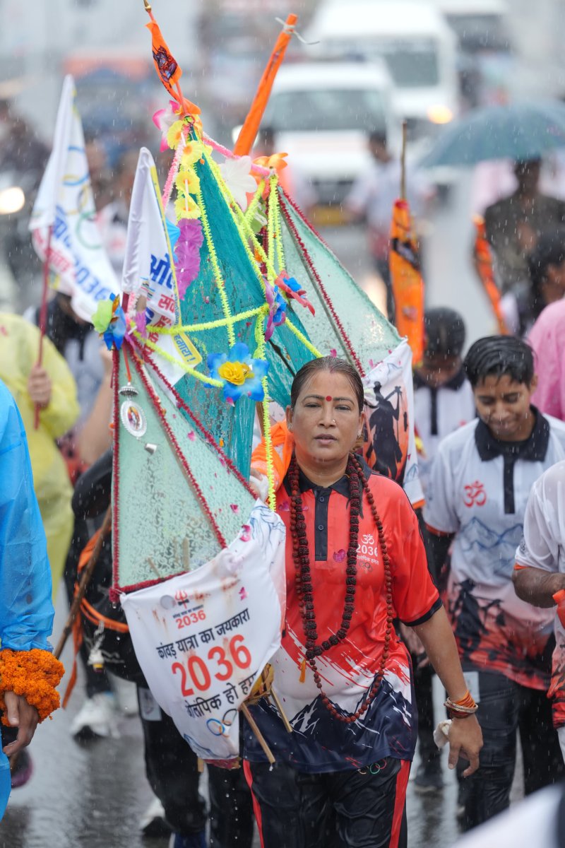 देश को मिले ओलंपिक की मेजबानी रेखा आर्या ने उठाई कांवड़