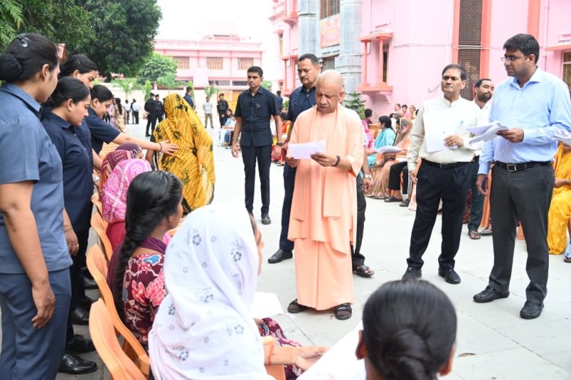 घबराइए मत, कराएंगे हर समस्या का समाधान: सीएम योगी