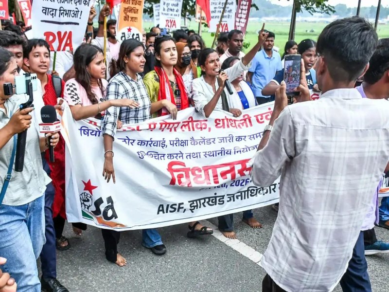 Jharkhand Students Storm Barricades, March Towards Assembly Over Exam Leaks