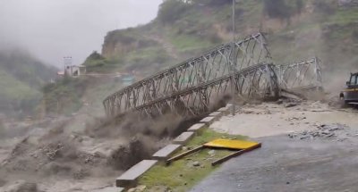 तमकनाला में बेली ब्रिज बहा, एक व्यक्ति और कैंपर वाहन के बहने की सूचना; मलारी मार्ग पर आवाजाही बंद