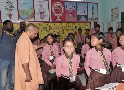 स्कूलों में बेटियों को गरिमा के साथ मिलेगी सुविधा, मास्टर ट्रेनर तैयार कर रही योगी सरकार