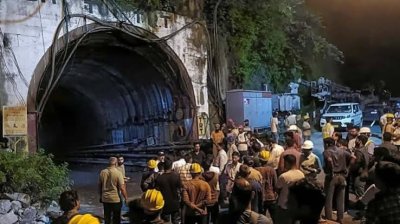 उत्तराखंड: चमोली टनल हादसे में 7 की मौत, 3 की तलाश जारी... जायजा लेने टनल के भीतर पहुंचे सीएम धामी
