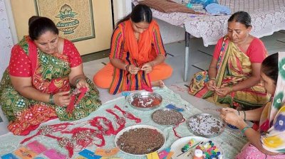 योगी सरकार ने ग्रामीण महिलाओं के हुनर को दिया डिजिटल बाजार
