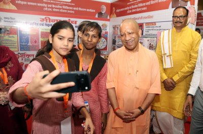रसोइया सामाजिक सुरक्षा के तहत मुख्यमंत्री योगी के समक्ष हुआ एमओयू