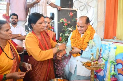 Uttarakhand : बड़कोट में रक्षाबंधन पर उमड़ा बहनों का सैलाब, मनवीर चौहान को बांधी राखी