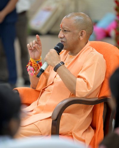 बेटियों के सपनों को पंख दे रही डबल इंजन सरकार: मुख्यमंत्री योगी